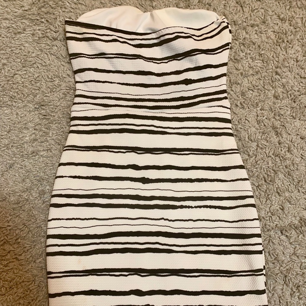 Dress - Picture 4 of 4